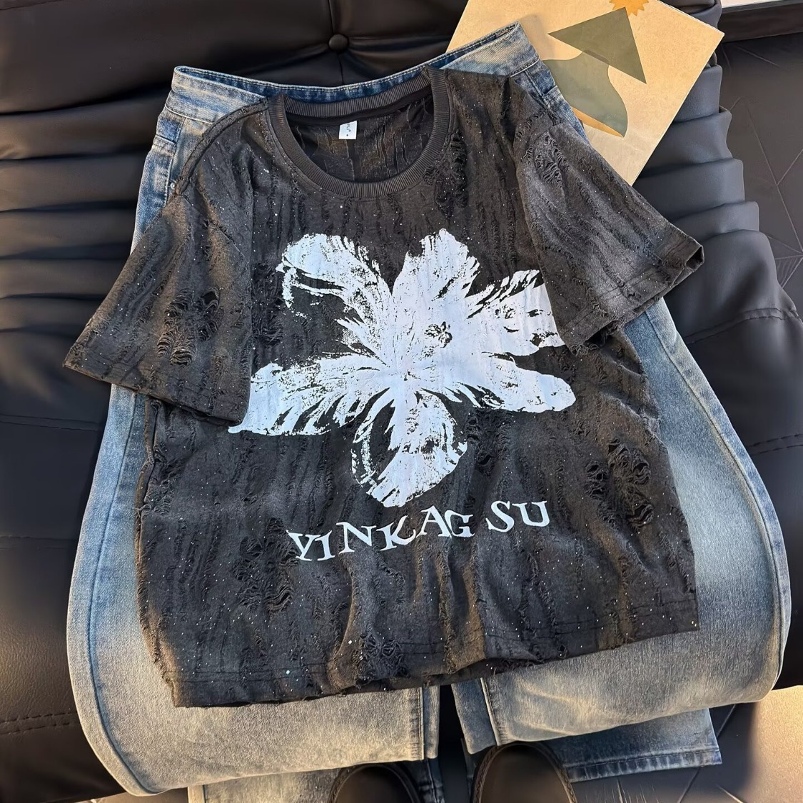 黑色