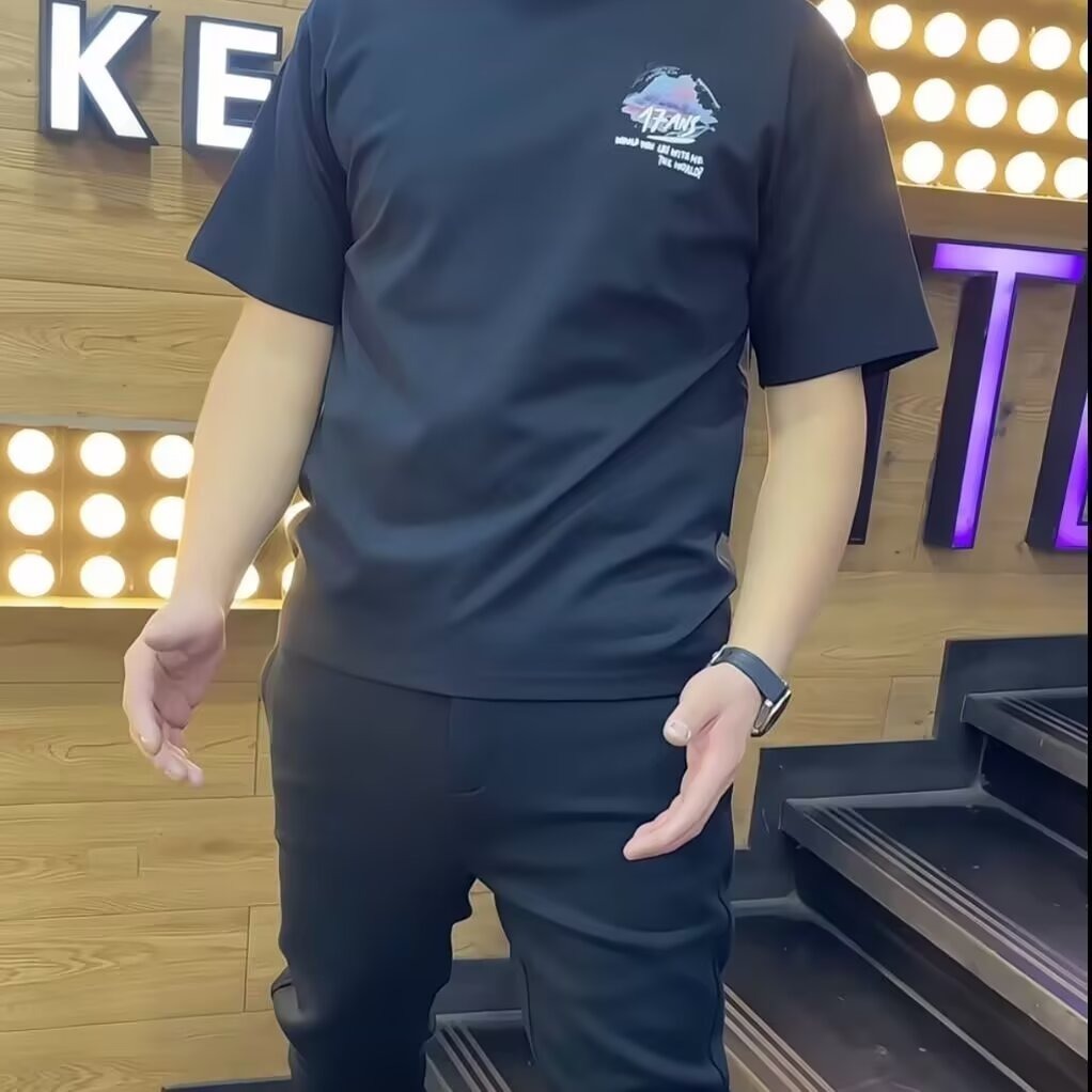 黑色